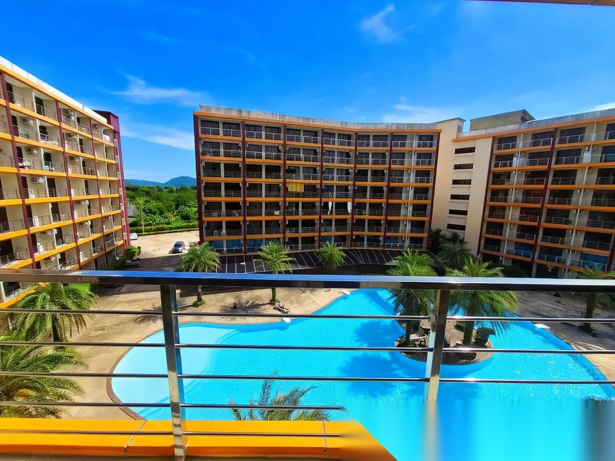 Апартаменты 1BR в ЖК 777 Beach Condo · Май Као · Вид на бассейн — фото 12