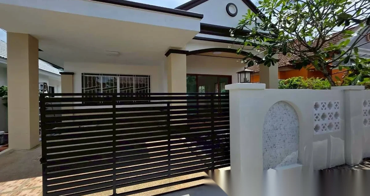 3 Bedroom House for sale at Phanason Park Ville 3 (Baan Lipon) complex · Si Sunthon · Garden View