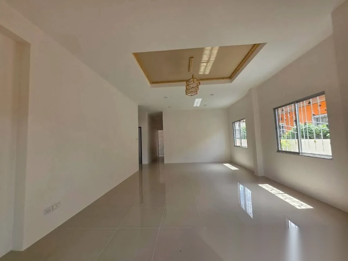 3 Bedroom House for sale at Phanason Park Ville 3 (Baan Lipon) complex · Si Sunthon · Garden View — photo 2