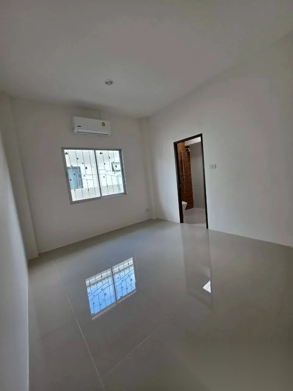 3 Bedroom House for sale at Phanason Park Ville 3 (Baan Lipon) complex · Si Sunthon · Garden View — photo 4