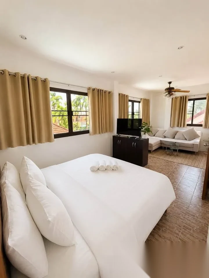 3 Bedroom Villa for rent · Si Sunthon · Pool View — photo 6