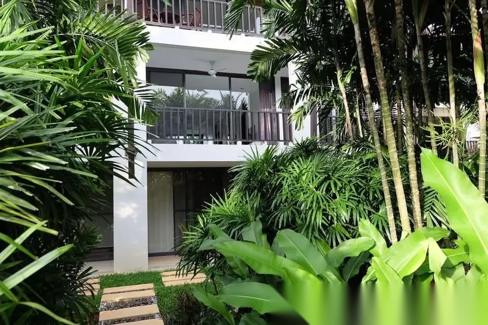 Апартаменты 2BR в ЖК Bangtao Beach Gardens · Чернг Тале / Bang Tao · Вид в сад — фото 6