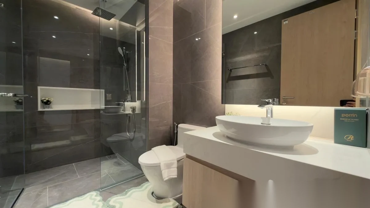 1 Bedroom Apartment for rent at The Aqua complex · Choeng Thale · Lake View — photo 4