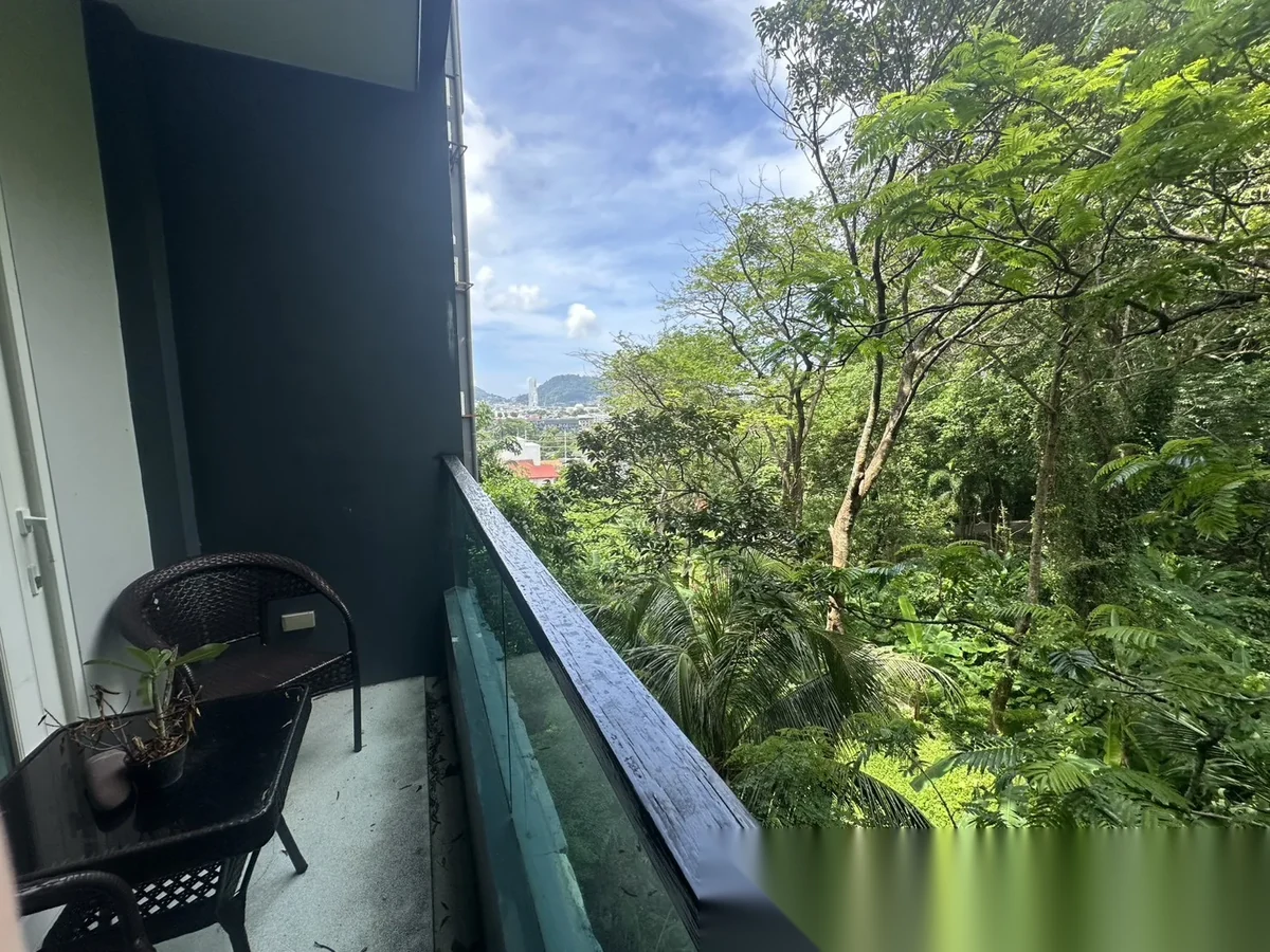 Studio Apartment for sale at The Emerald Terrace complex · Patong — photo 5