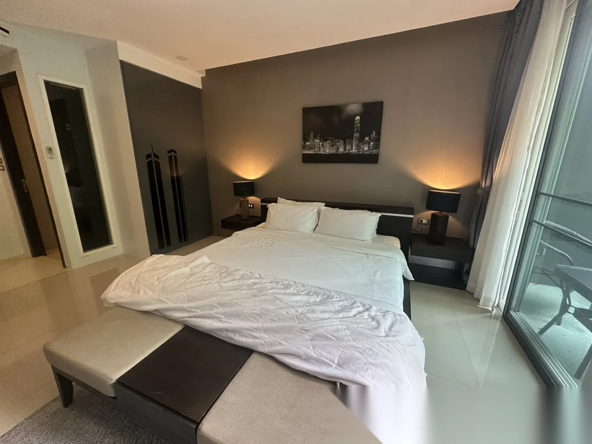 Studio Apartment for sale at The Emerald Terrace complex · Patong — photo 6