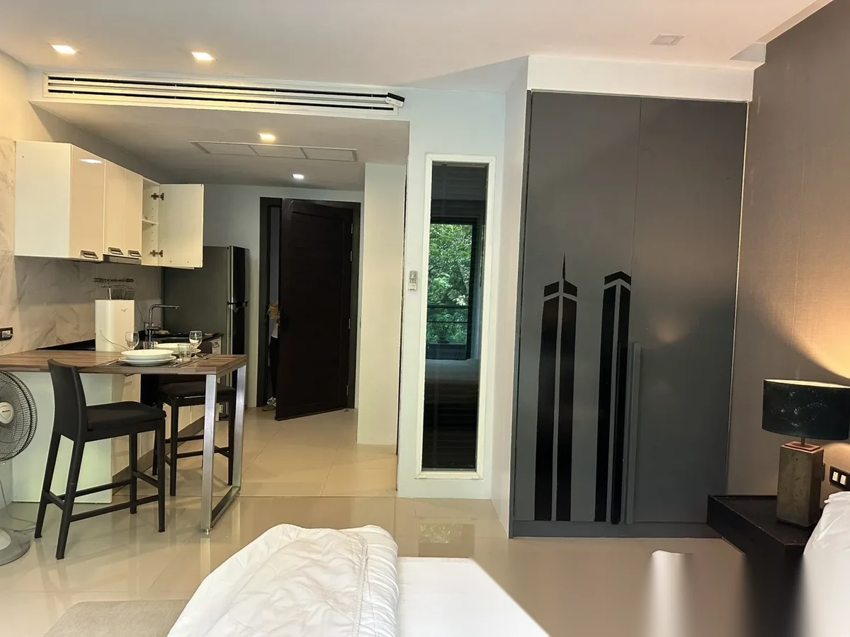 Studio Apartment for sale at The Emerald Terrace complex · Patong — photo 18