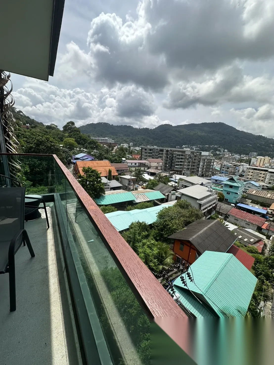 Апартаменты 1BR в ЖК The Emerald Terrace · Патонг · Частичный вид на море — фото 18