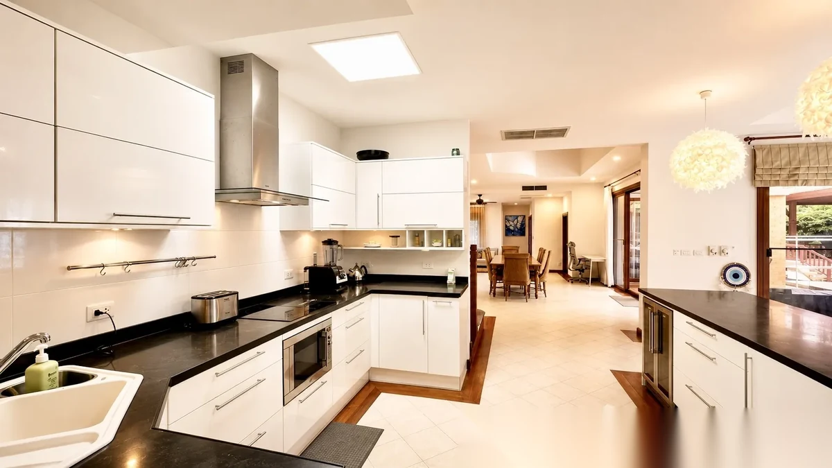 Вилла 4BR в комплексе Laguna Village Residences Phase 2 · Чернг Тале / Bang Tao · Вид на озеро — фото 5