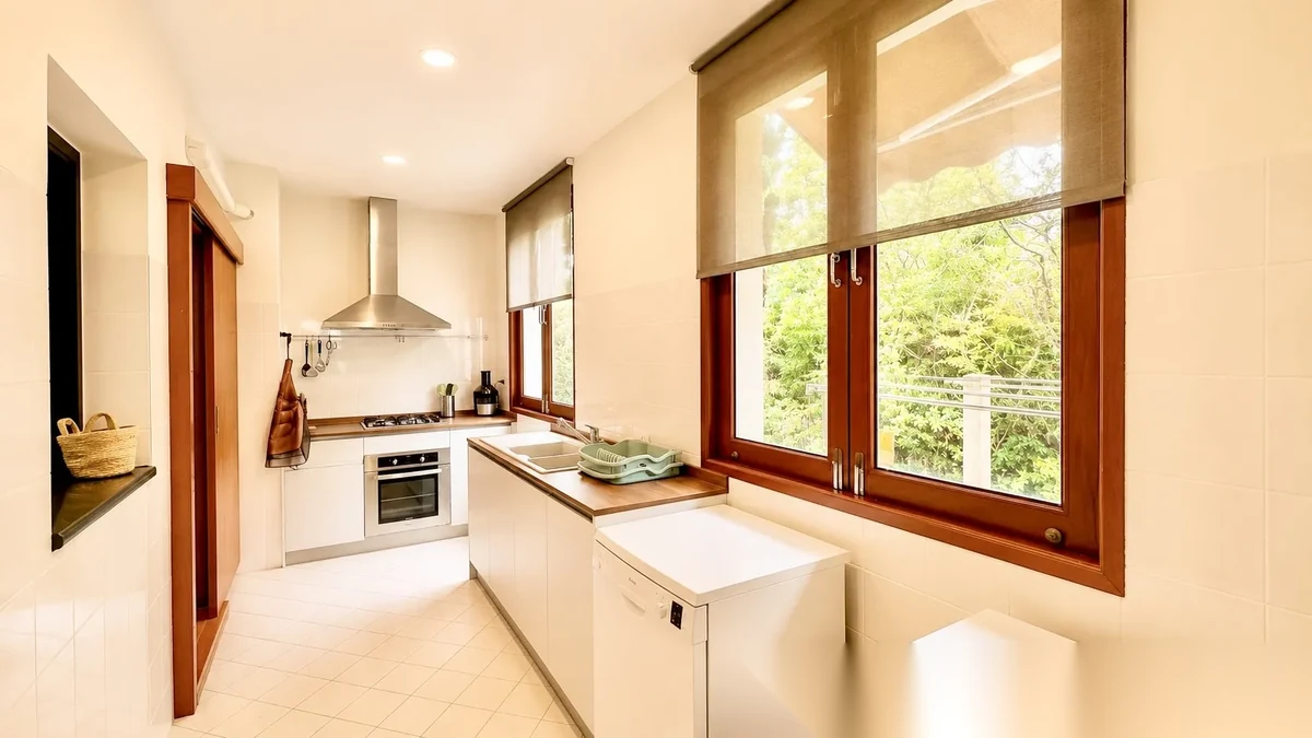 Вилла 4BR в комплексе Laguna Village Residences Phase 2 · Чернг Тале / Bang Tao · Вид на озеро — фото 9