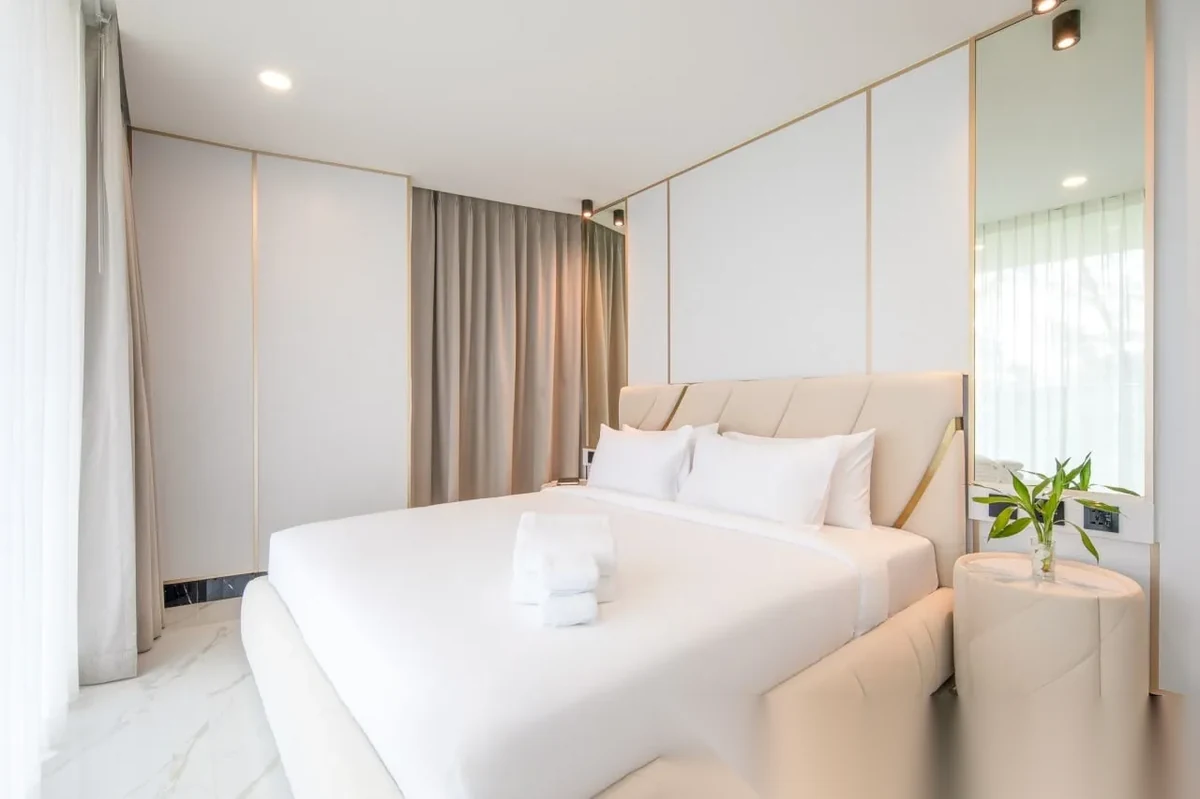 Апартаменты студия в ЖК Andaman Riviera · Чернг Тале / Bang Tao · Выход к бассейну — фото 4
