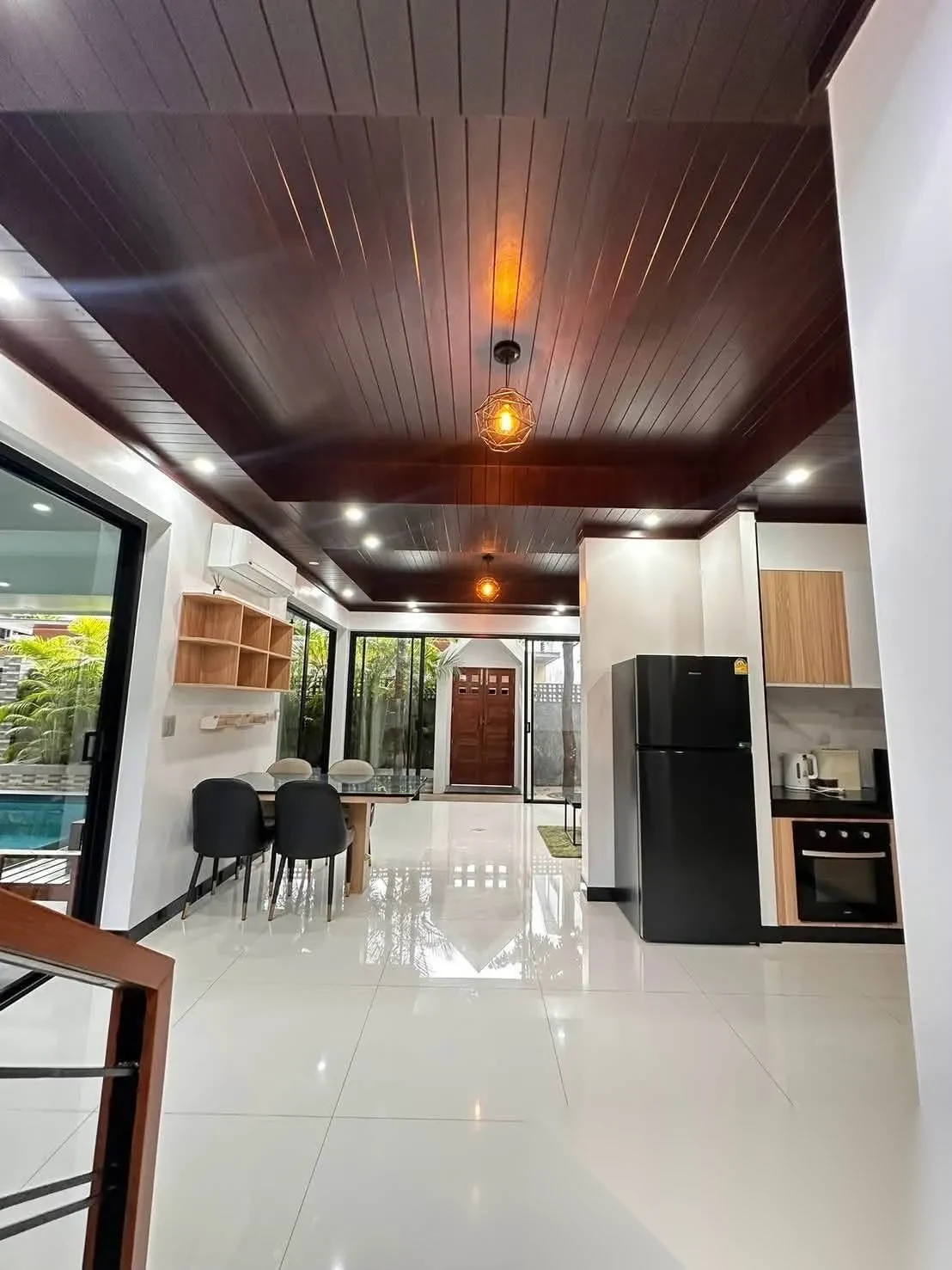 3 Bedroom Villa for rent · Thep Krasattri · Garden View — photo 9