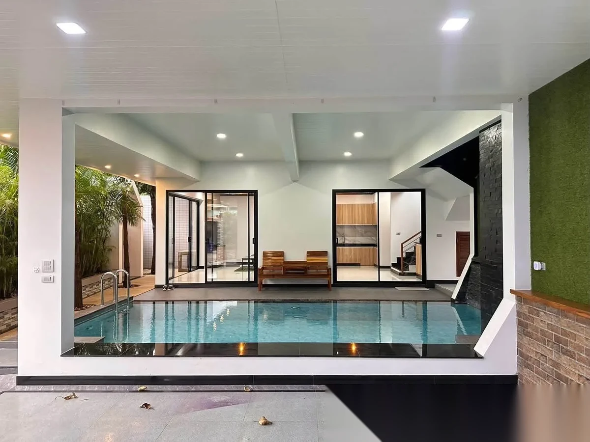 4 Bedroom Villa for rent · Thep Krasattri · Pool View — photo 10