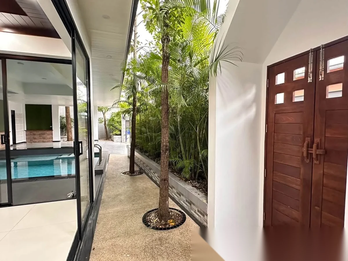 4 Bedroom Villa for rent · Thep Krasattri · Pool View — photo 12