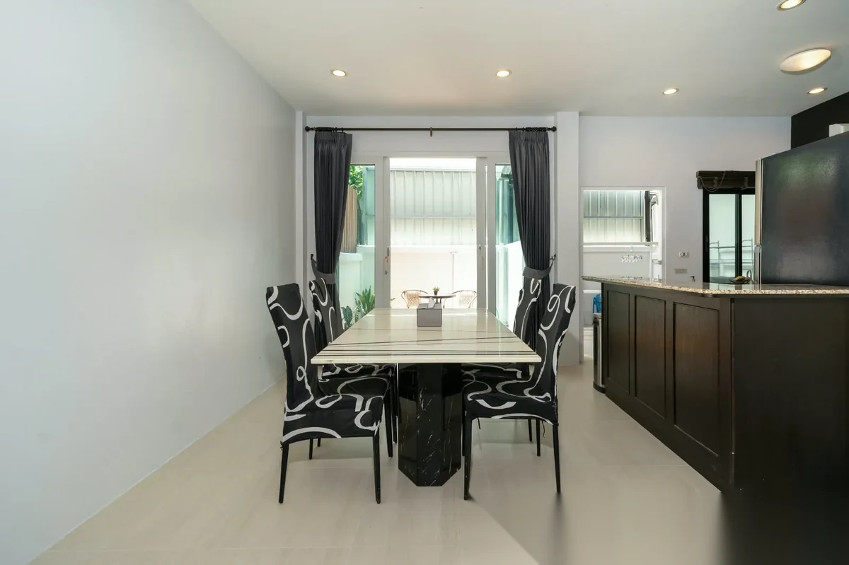 3 Bedroom House for rent at Garden Place Village complex · Thep Krasattri · Pool Access — photo 3