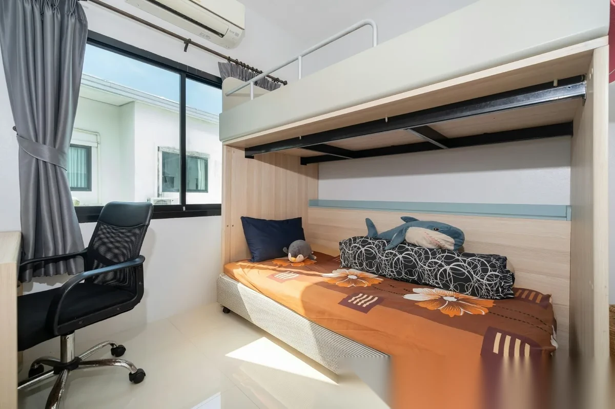 3 Bedroom House for rent at Garden Place Village complex · Thep Krasattri · Pool Access — photo 6