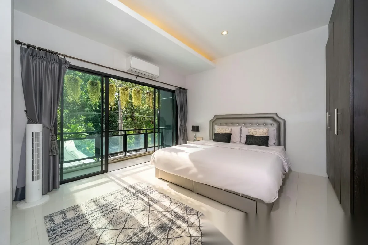 3 Bedroom House for rent at Garden Place Village complex · Thep Krasattri · Pool Access — photo 9
