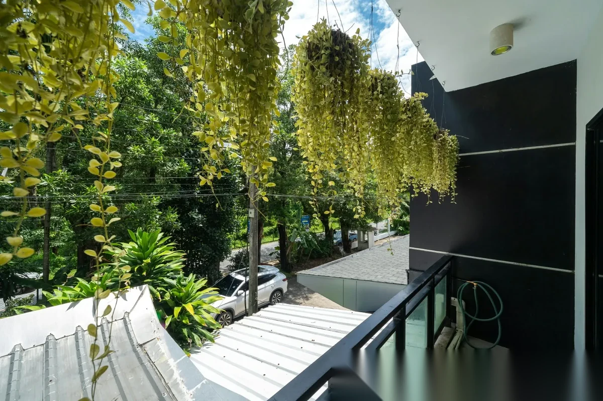 3 Bedroom House for rent at Garden Place Village complex · Thep Krasattri · Pool Access — photo 12