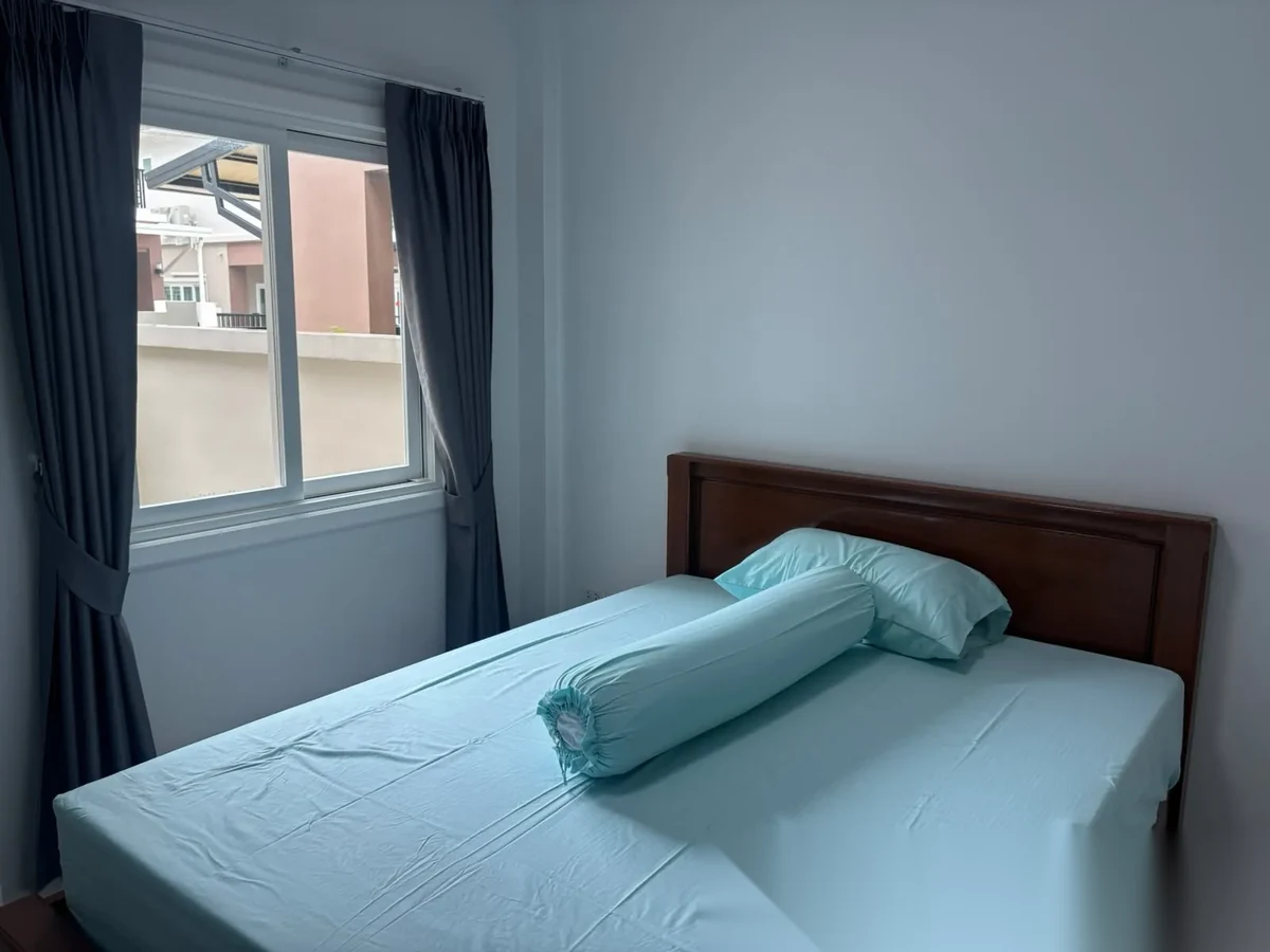 4 Bedroom House for rent at Mana Kathu Lake complex · Kathu · Pool Access — photo 8