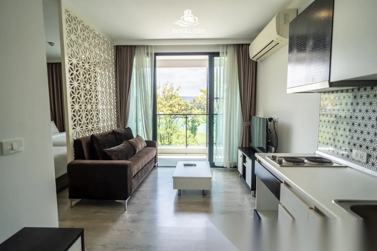 Апартаменты 1BR в ЖК Royal Lee The Terminal Phuket · Саку · Вид на озеро — фото 9