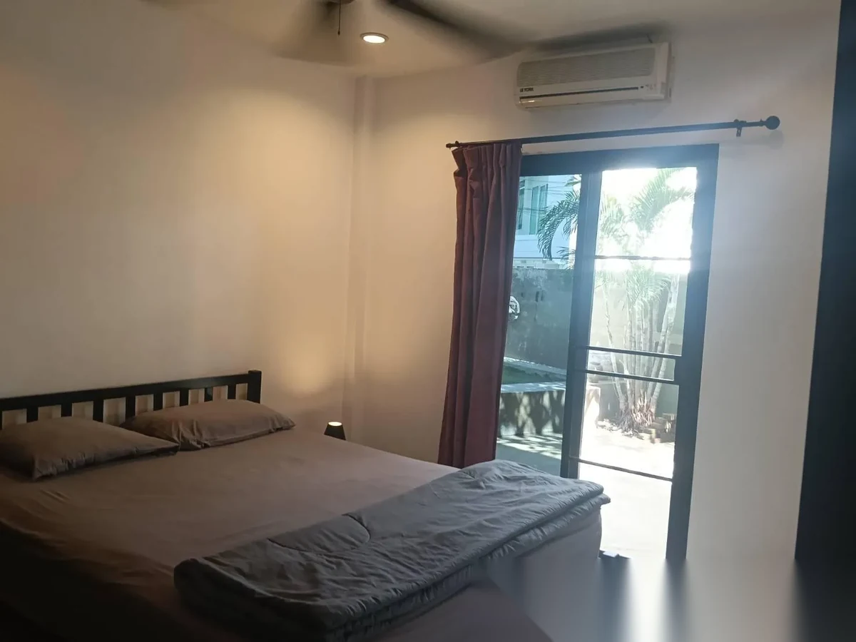 Дом 4BR в комплексе Baan Irawadi Kat-Ho · Кату · Вид в сад — фото 15