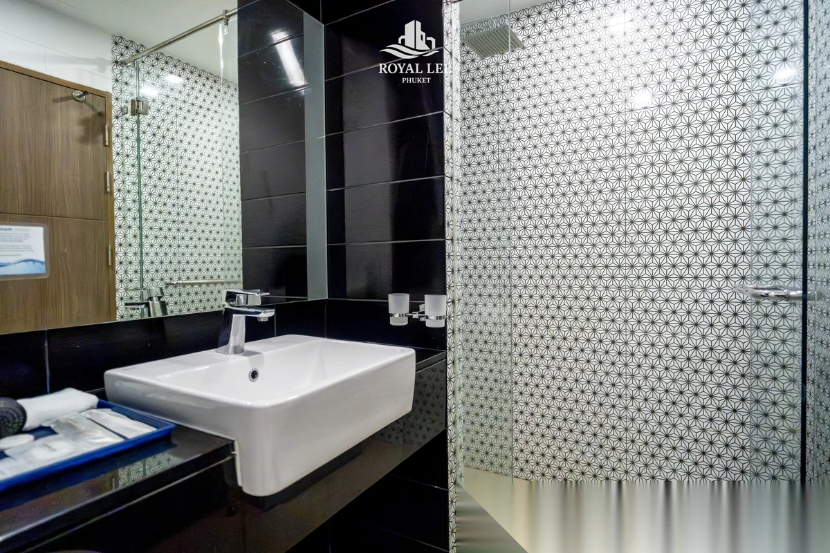1 Bedroom Apartment for sale at Royal Lee The Terminal Phuket complex · Sakhu · Lake View — photo 5