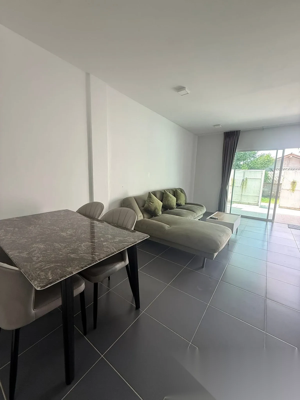 2 Bedroom Townhouse for rent at Charming2-bedroom, 2-storey townhouse complex · Choeng Thale — photo 2