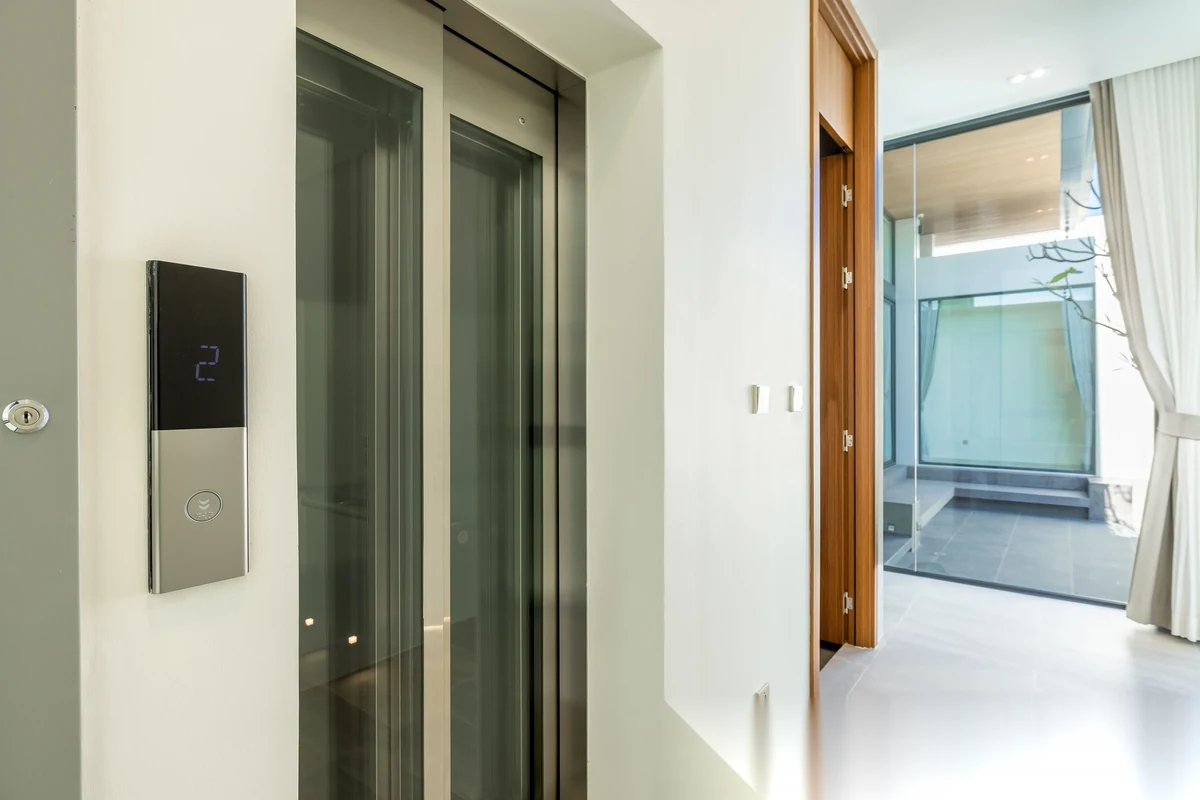 4 Bedroom Villa for rent at Amber Chamber complex · Si Sunthon · Pool View — photo 7