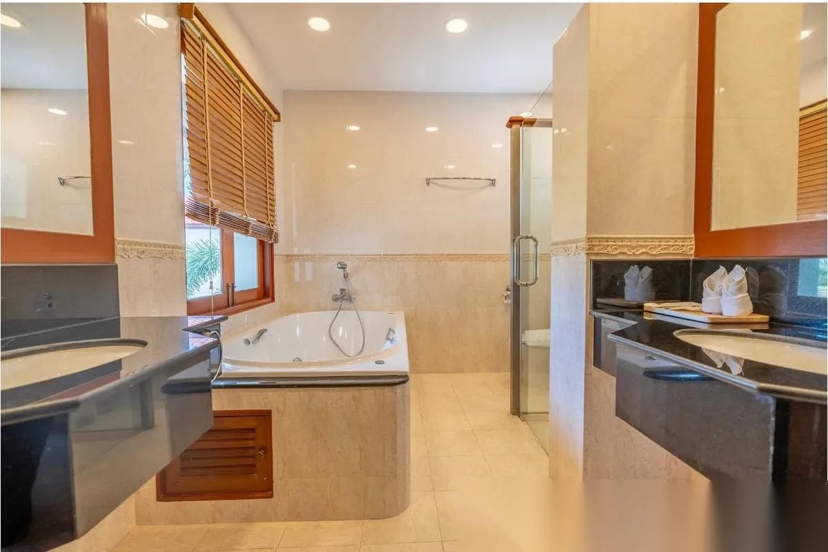 4 Bedroom Villa for rent at Laguna Links complex · Choeng Thale · Pool View — photo 11