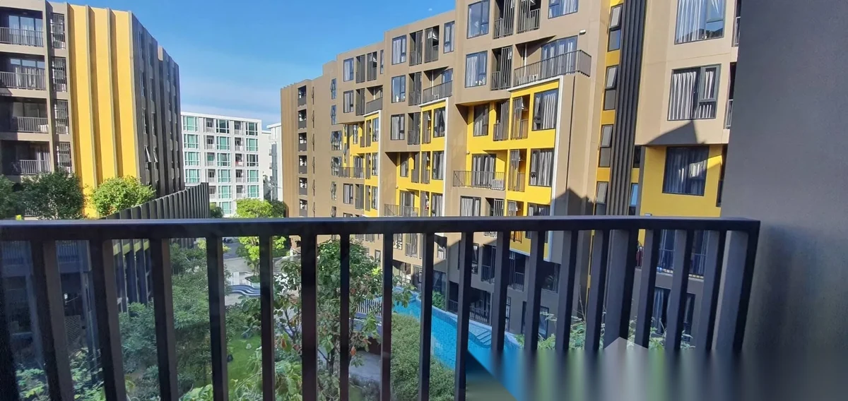 Апартаменты 1BR в ЖК THE BASE Central Phuket · Вичит · Вид на бассейн — фото 3