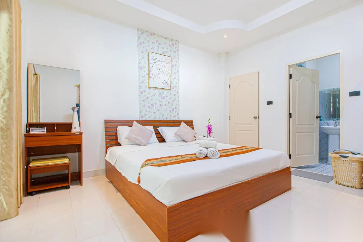 2 Bedroom House for rent at Baan Suan Neramit 3 complex · Si Sunthon · Garden View — photo 4