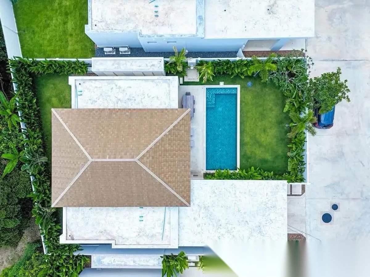 Вилла 3BR в комплексе Trichada Breeze · Чернг Тале / Bang Tao · Вид на бассейн — фото 3