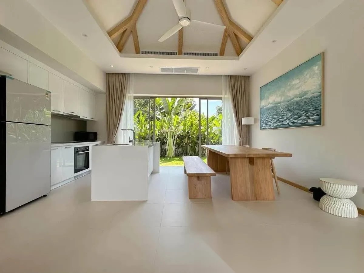 Вилла 3BR в комплексе Trichada Breeze · Чернг Тале / Bang Tao · Вид на бассейн — фото 6