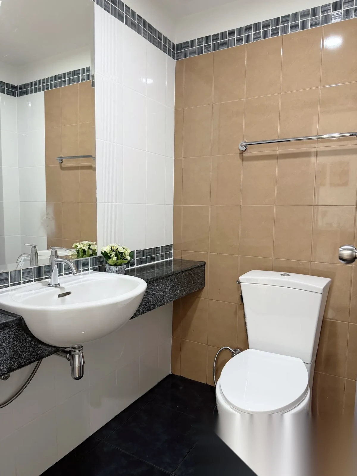 1 Bedroom Apartment for sale at Ratchaporn Place complex · Kathu — photo 8