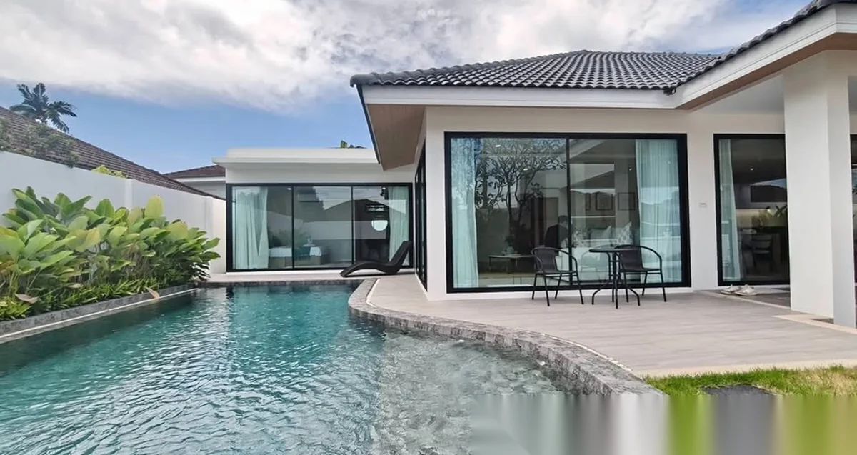 4 Bedroom Villa for rent at Baan Suan Neramit 5 complex · Si Sunthon · Pool View — превью PDF