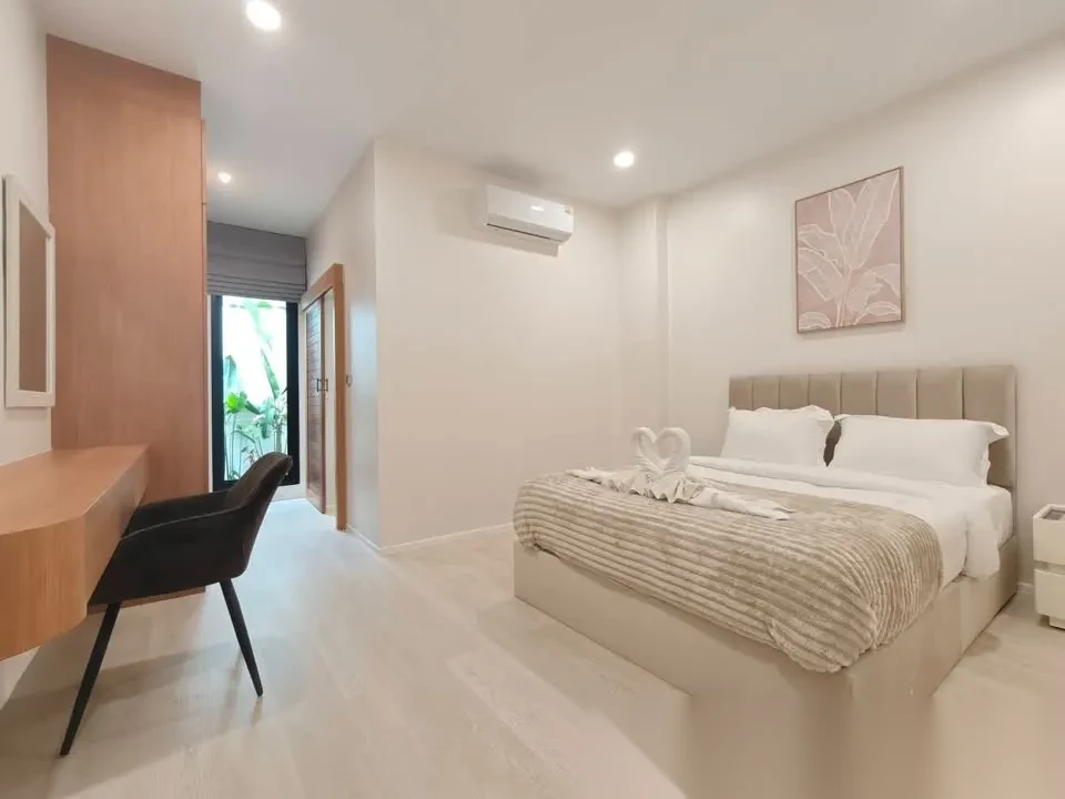 4 Bedroom Villa for rent at Baan Suan Neramit 5 complex · Si Sunthon · Pool View — photo 9