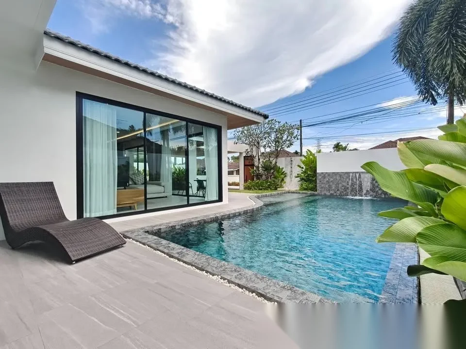 4 Bedroom Villa for rent at Baan Suan Neramit 5 complex · Si Sunthon · Pool View — photo 11
