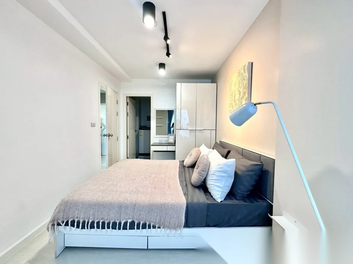 Апартаменты 1BR в ЖК ZCAPE III · Вичит · Вид на бассейн — фото 8
