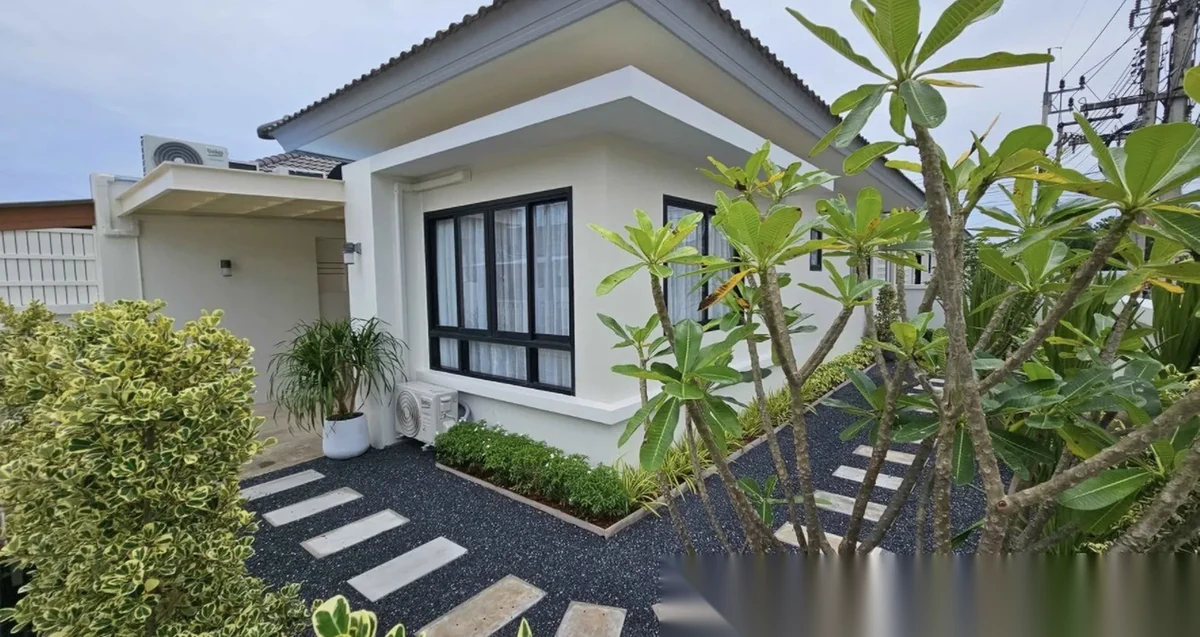 Дом 2BR в комплексе Phuket Villa Airport · Саку · Вид в сад
