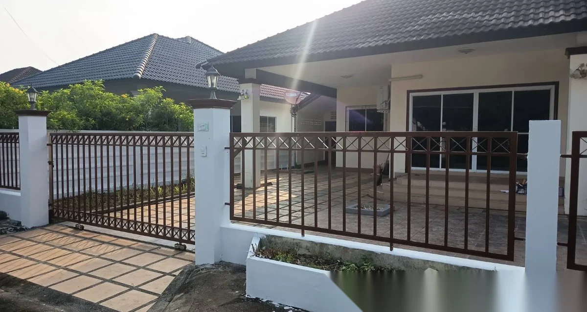 3 Bedroom House for rent at Baan Suan Yu Charoen 3 complex · Si Sunthon