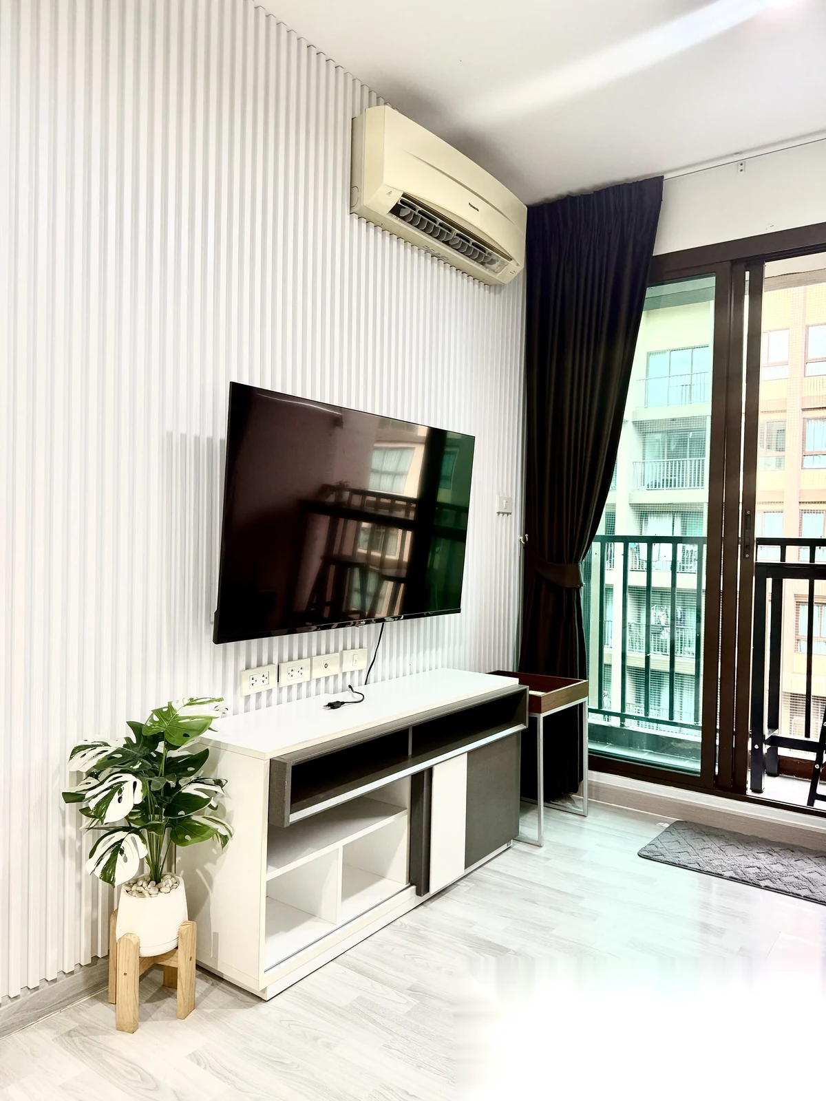 Апартаменты 1BR в ЖК ZCAPE III · Вичит · Вид на бассейн — фото 3