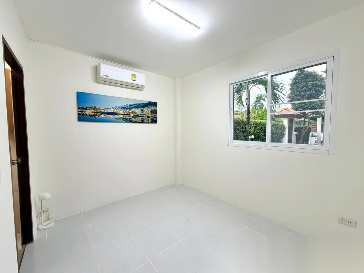 4 Bedroom Villa for rent at In the heart of Rawai - 4 Bedrooms plus 2 stories annex complex · Chalong · Garden View — photo 4