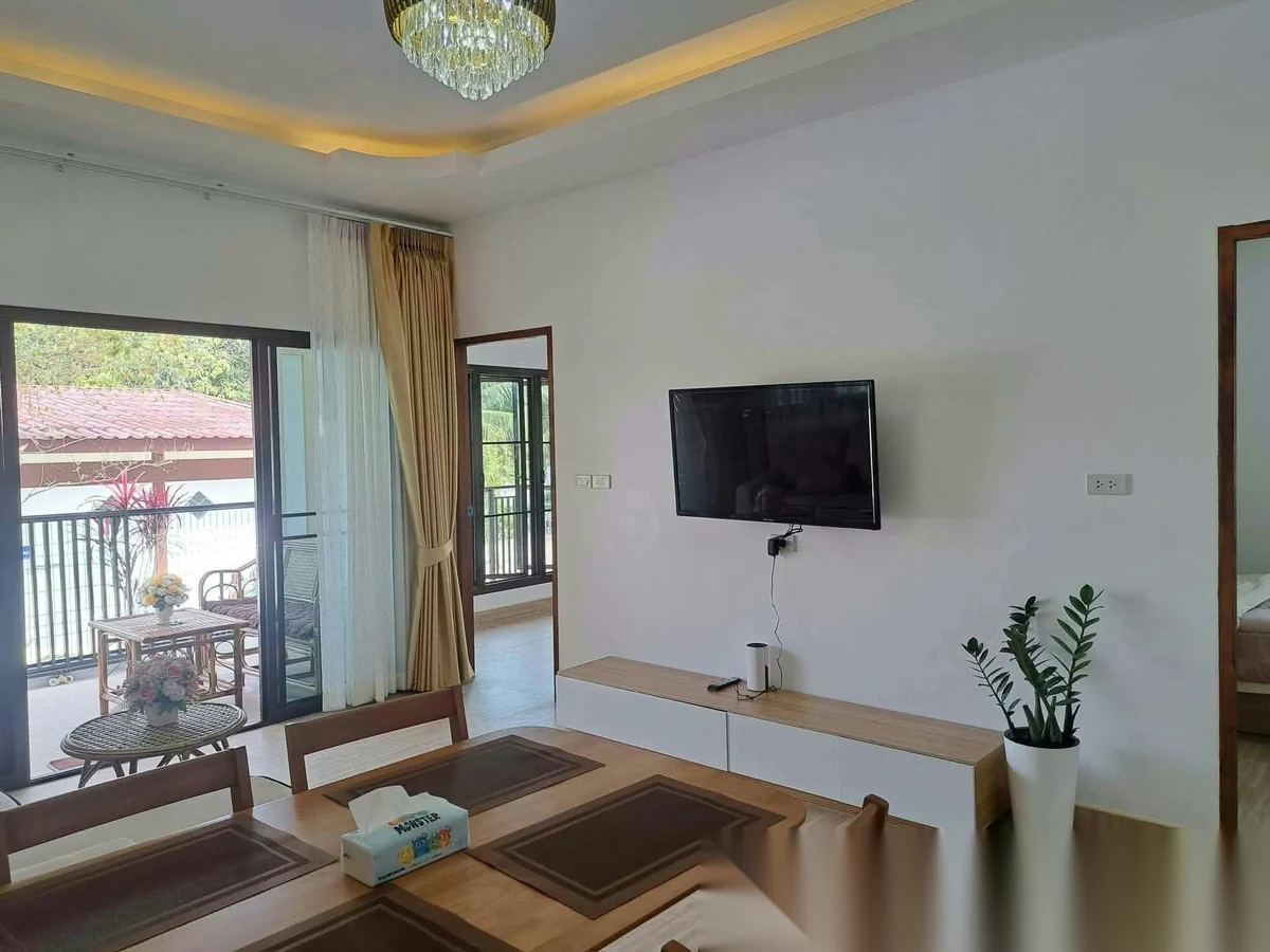 Дом 2BR в комплексе Brand-New Pet-Friendly 2BR Home Near Phuket Airport · Саку · Вид в сад — фото 2