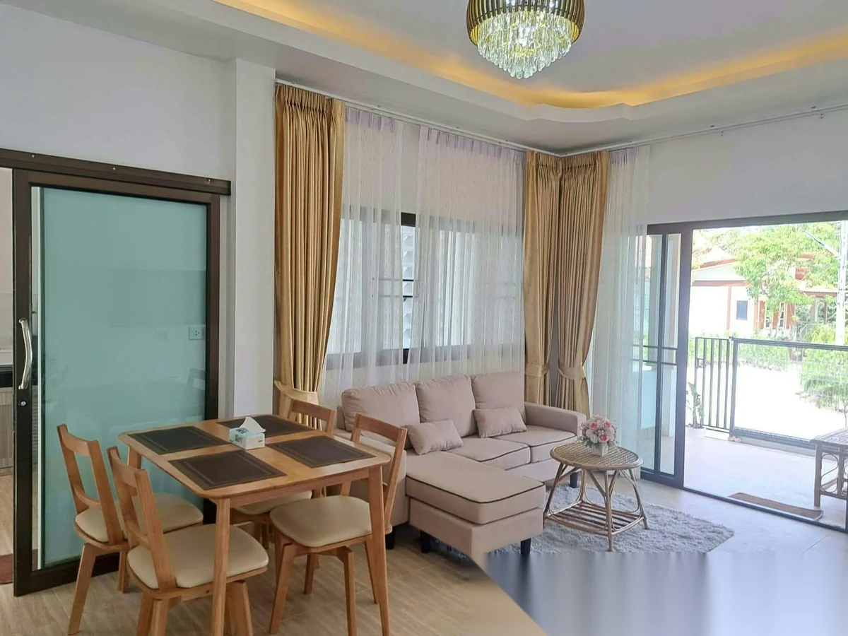 Дом 2BR в комплексе Brand-New Pet-Friendly 2BR Home Near Phuket Airport · Саку · Вид в сад — фото 7