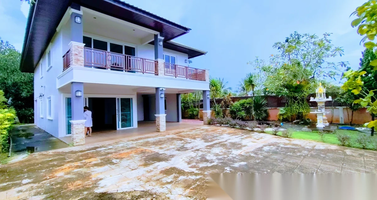 3 Bedroom House for rent at Spacious Detached House With Large Garden And Fish Pond complex · Thep Krasattri · Garden View