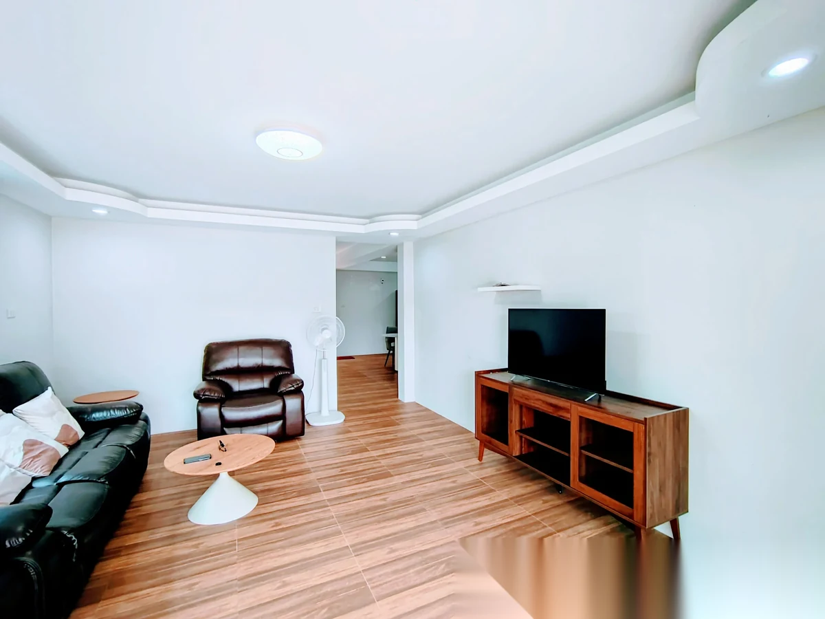 3 Bedroom House for rent at Spacious Detached House With Large Garden And Fish Pond complex · Thep Krasattri · Garden View — photo 5