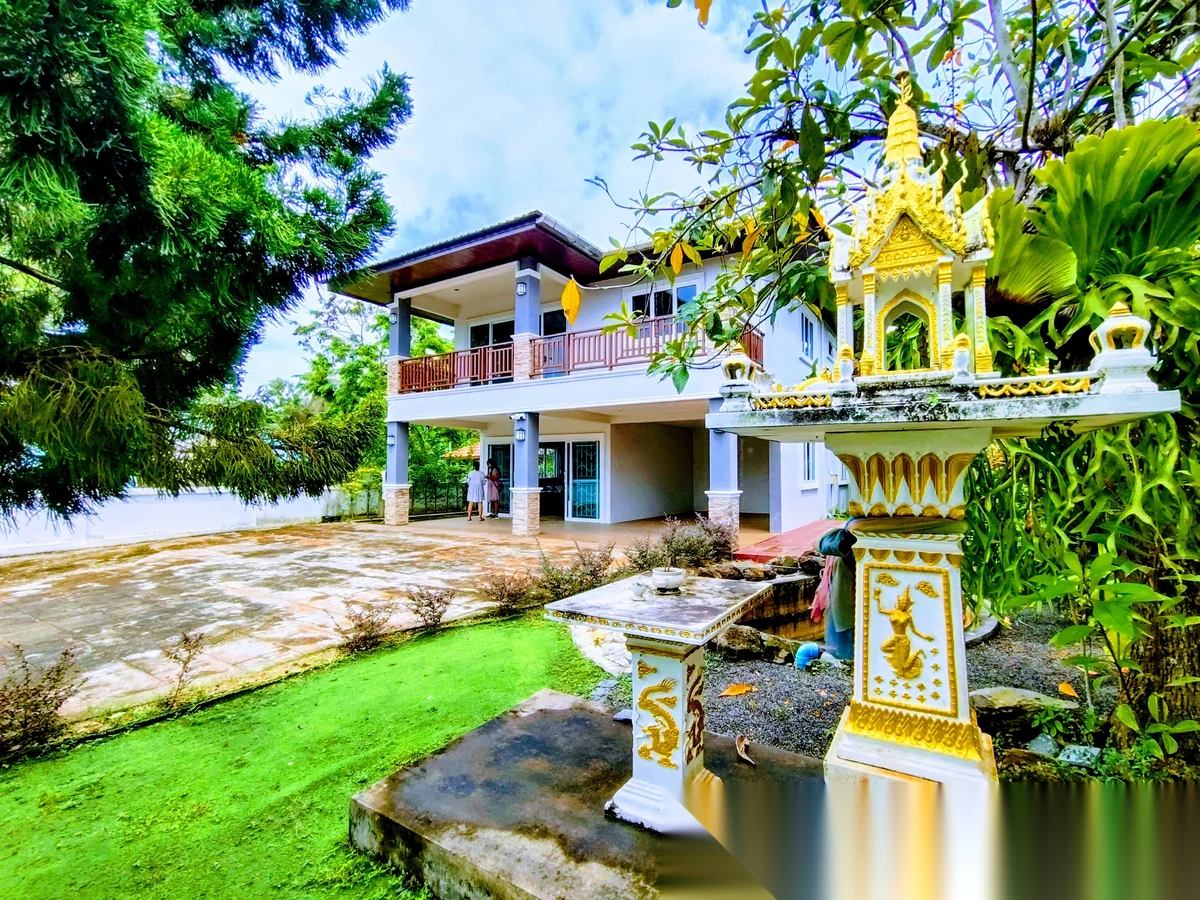 3 Bedroom House for rent at Spacious Detached House With Large Garden And Fish Pond complex · Thep Krasattri · Garden View — photo 9