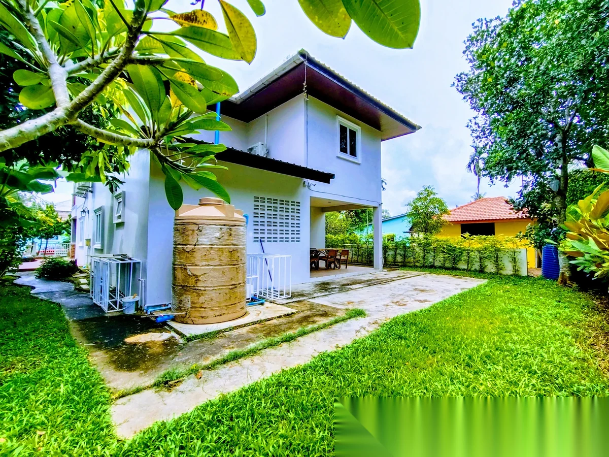 3 Bedroom House for rent at Spacious Detached House With Large Garden And Fish Pond complex · Thep Krasattri · Garden View — photo 11