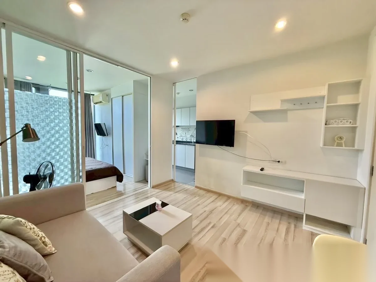Апартаменты 1BR в ЖК The Base Uptown · Пхукет-таун · Выход к бассейну — фото 2