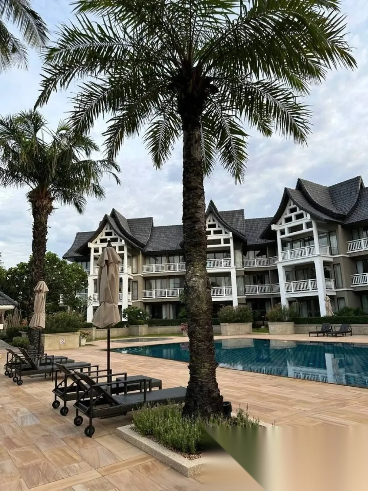 Апартаменты 1BR в ЖК Allamanda Laguna · Чернг Тале / Bang Tao · Вид на бассейн — фото 2
