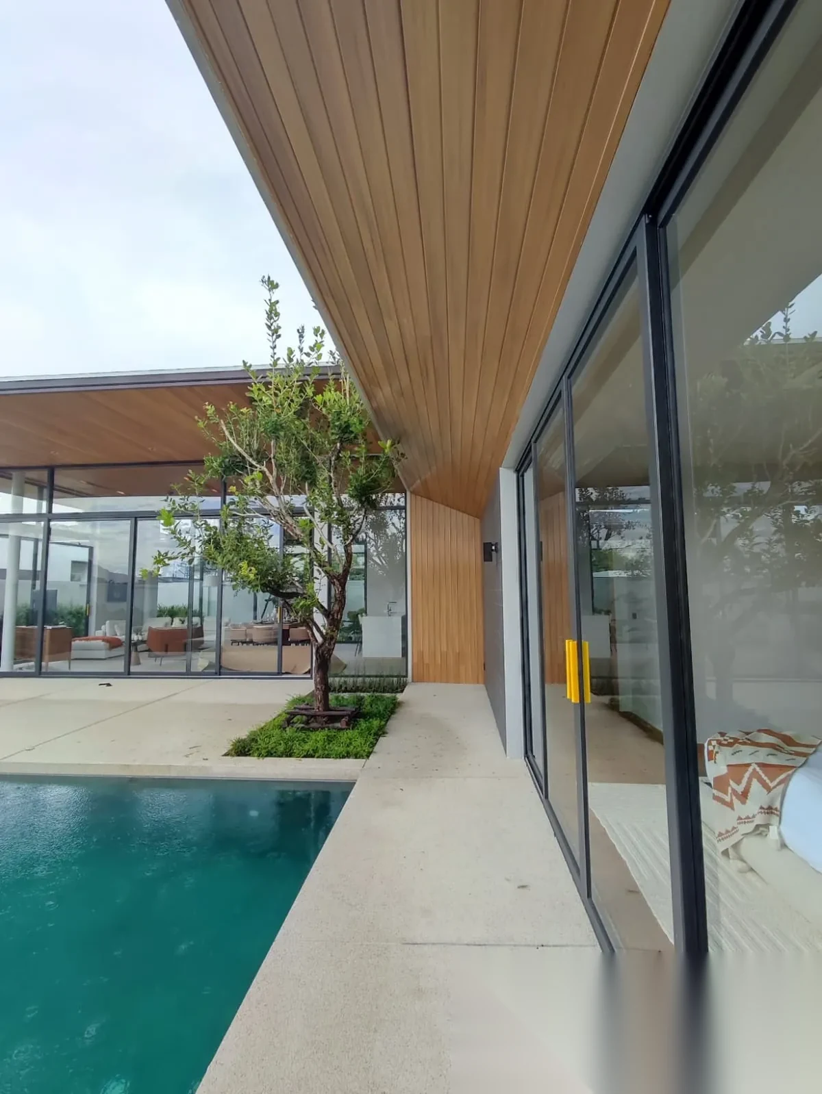 3 Bedroom Villa for sale at Botanica Zen complex · Thep Krasattri · Garden View — photo 3